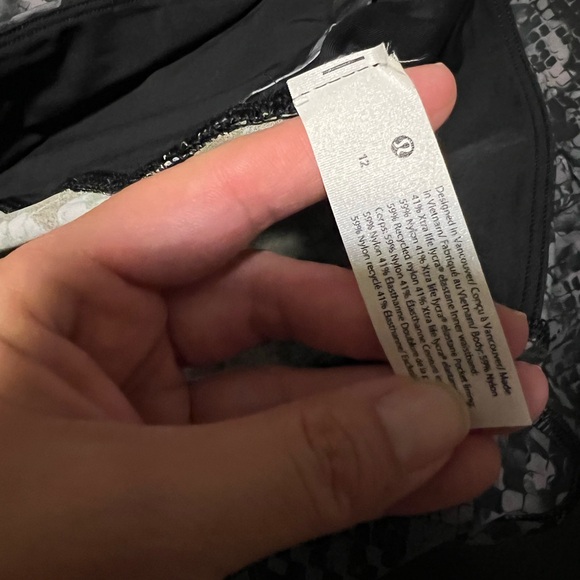 Lululemon shorts. Size 12 - Picture 3 of 3